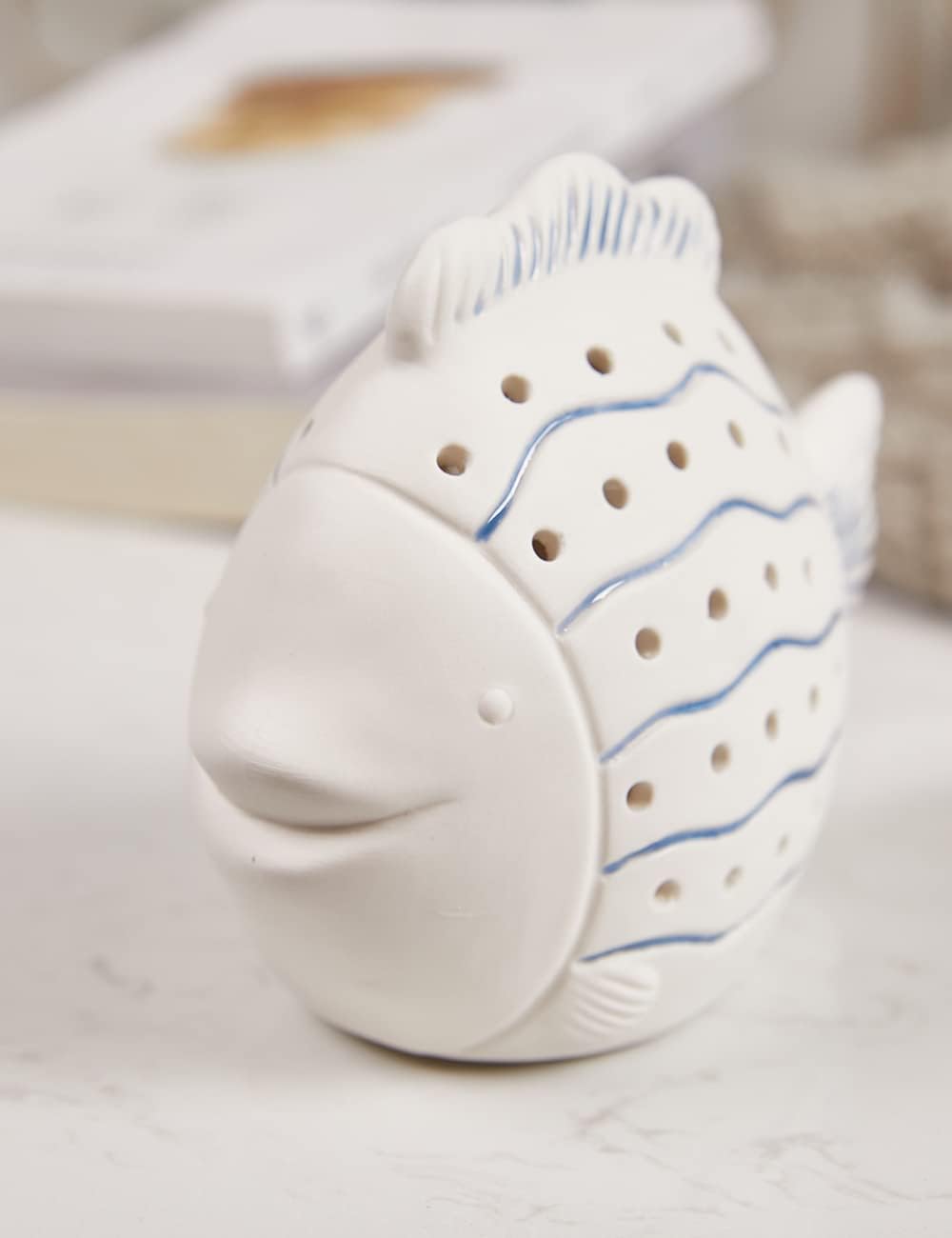Fish Statue Figurine LED Ocean Decor Modern Sculpture Home Gift / Stripe / 5.5 Inch