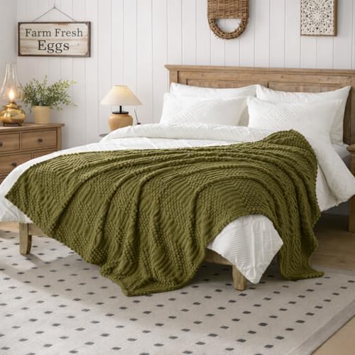 Green Throw Blanket - Soft & Fluffy Fleece, Cute & Aesthetic, Perfect for Sofa, Couch, Chair, Bed, Living Room &
