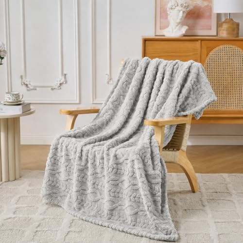 Grey Throw Blanket - Soft & Fluffy Fleece, Cute & Aesthetic, Perfect for Sofa, Couch, Chair, Bed, Living Room &