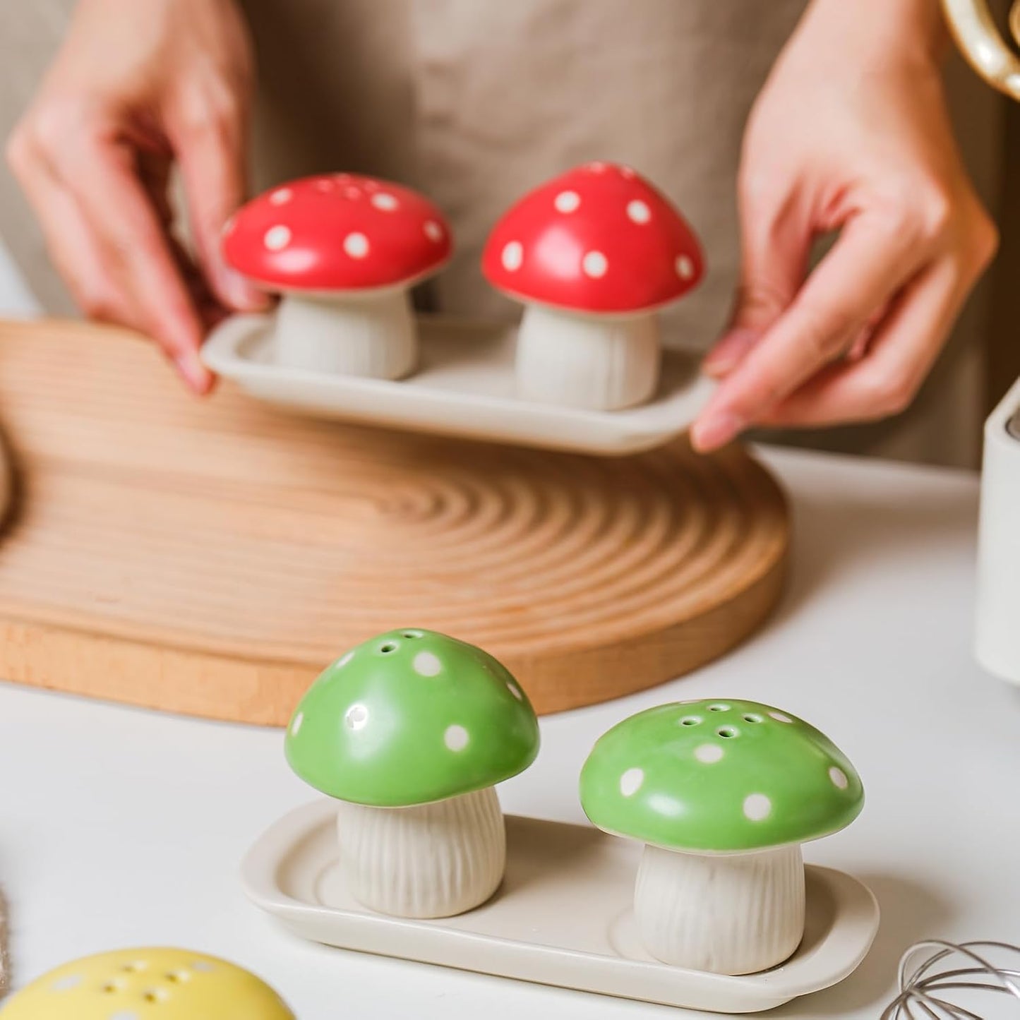 Tray / Mushroom Salt and Pepper Shakers Salt and Pepper Shakers / Mushroom 3 / Small