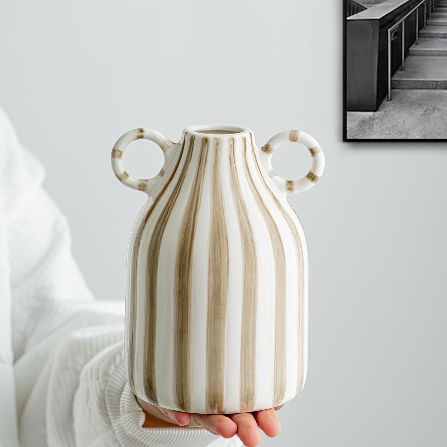 Ceramic Vase / White and Brown