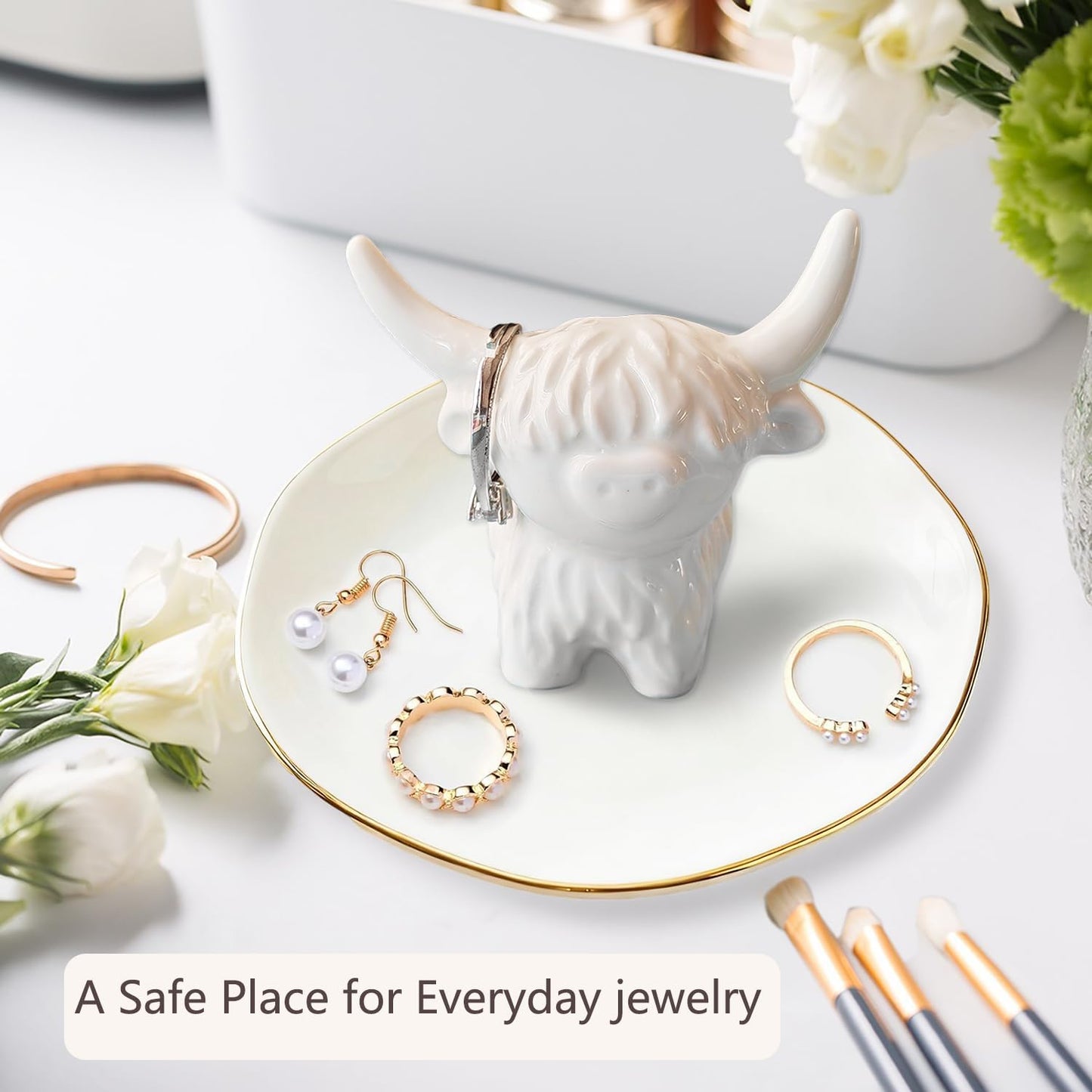 Ceramic Ring Holder / Highland Cow