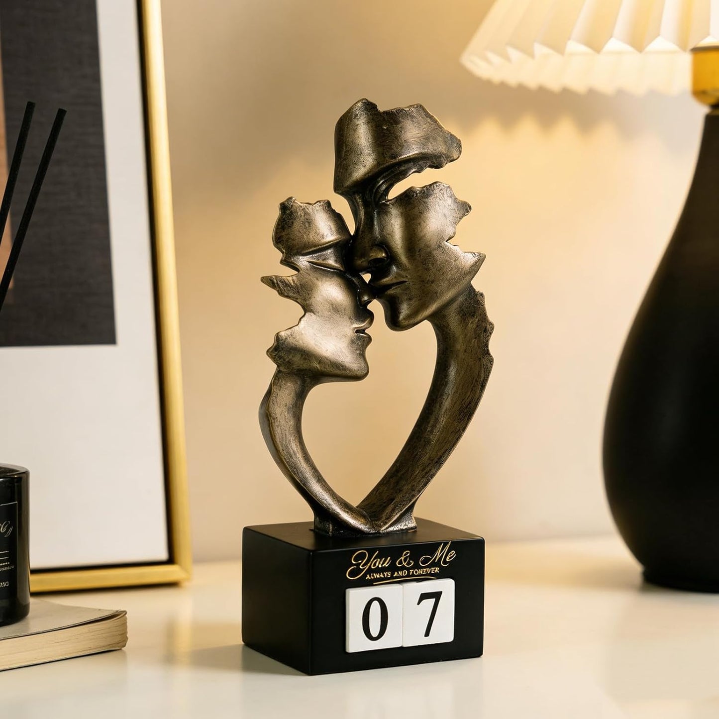 Kissing Lovers Statue Abstract Sculpture Resin Statues