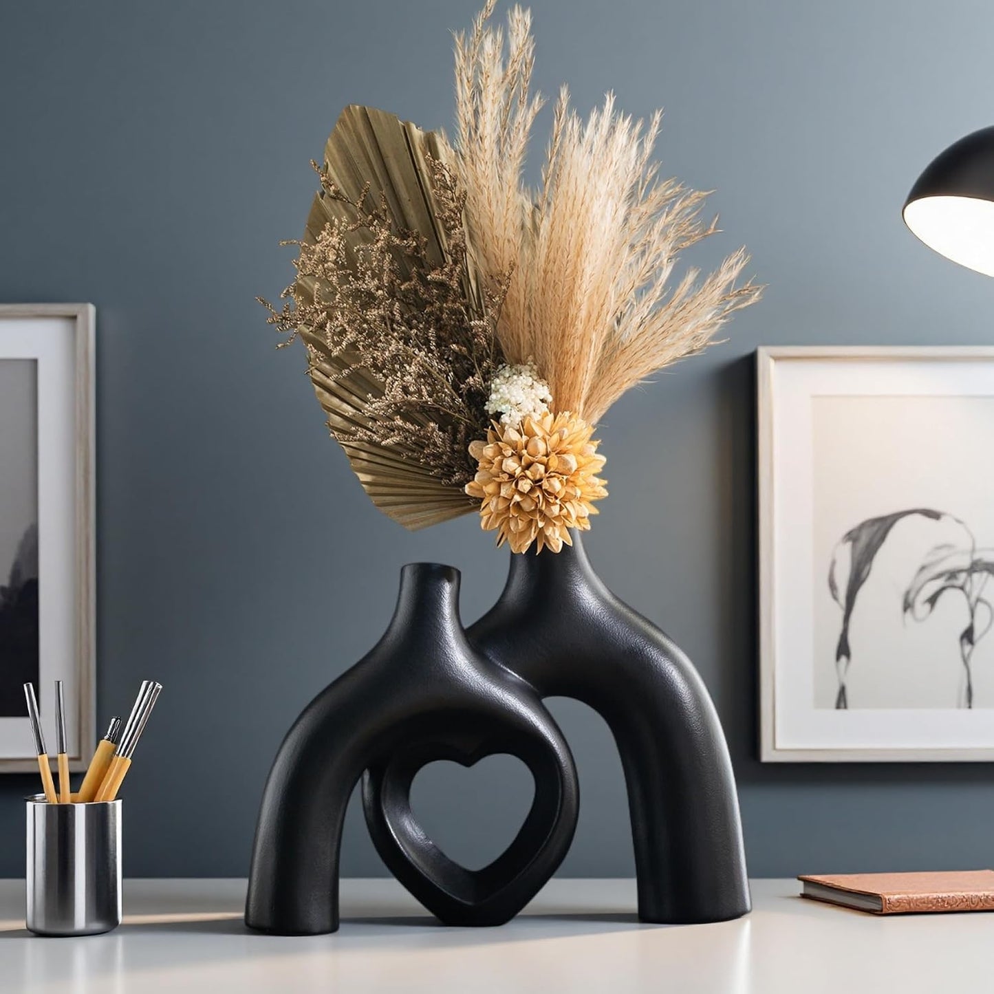 Hug Snuggle Hollow Donut Ceramic Vases / Matte Black / 9 Inch