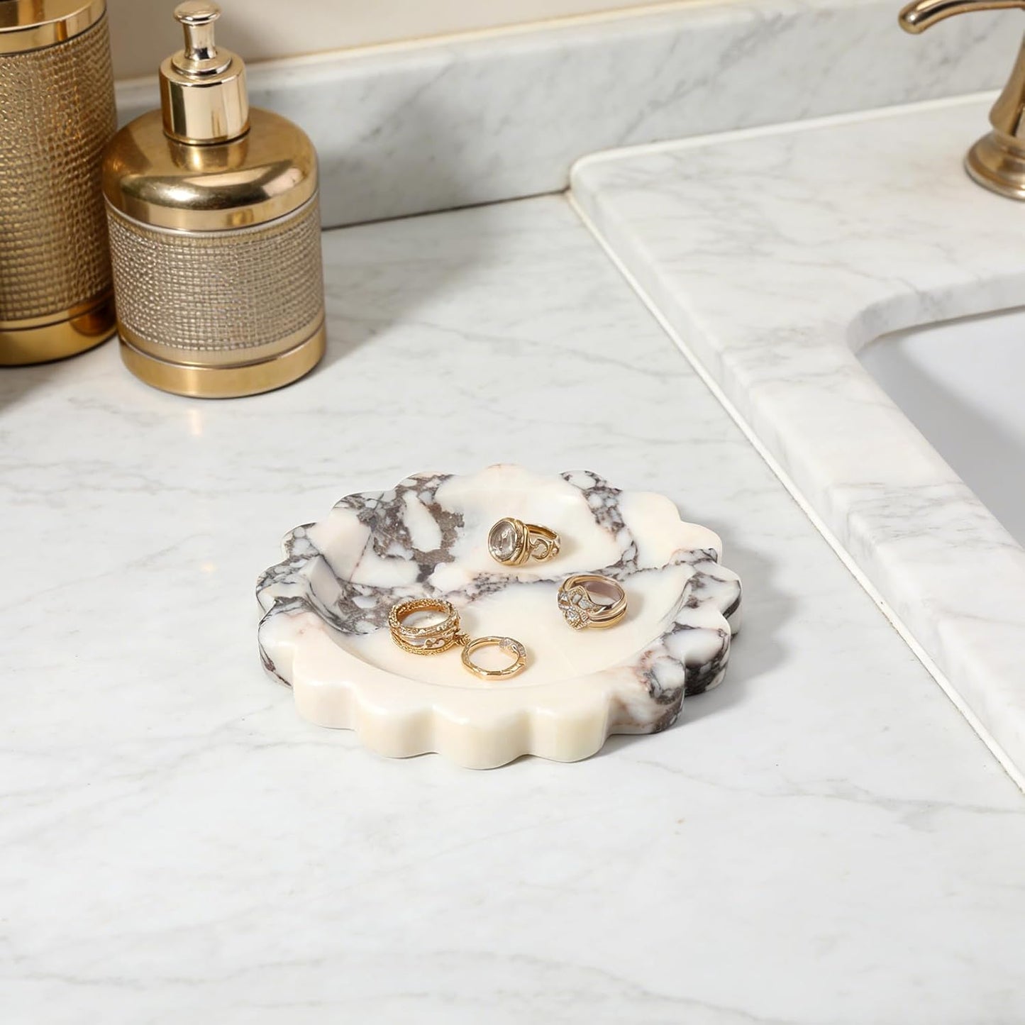 5.51" Scalloped Marble Tray / Calacatta Viola / D=5.51 / Natural