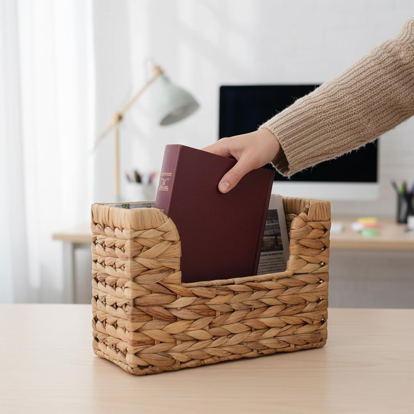 Woven Hanging Magazine Holder Water Hyacinth Magazine Basket Wall Mounted Woven Mail Organizer