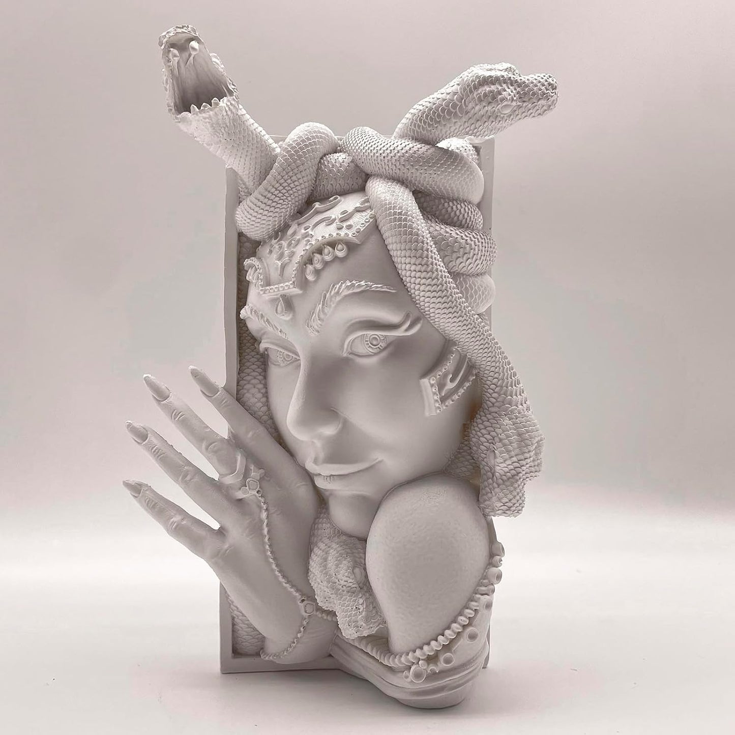 Medusa Head Book Nook / White