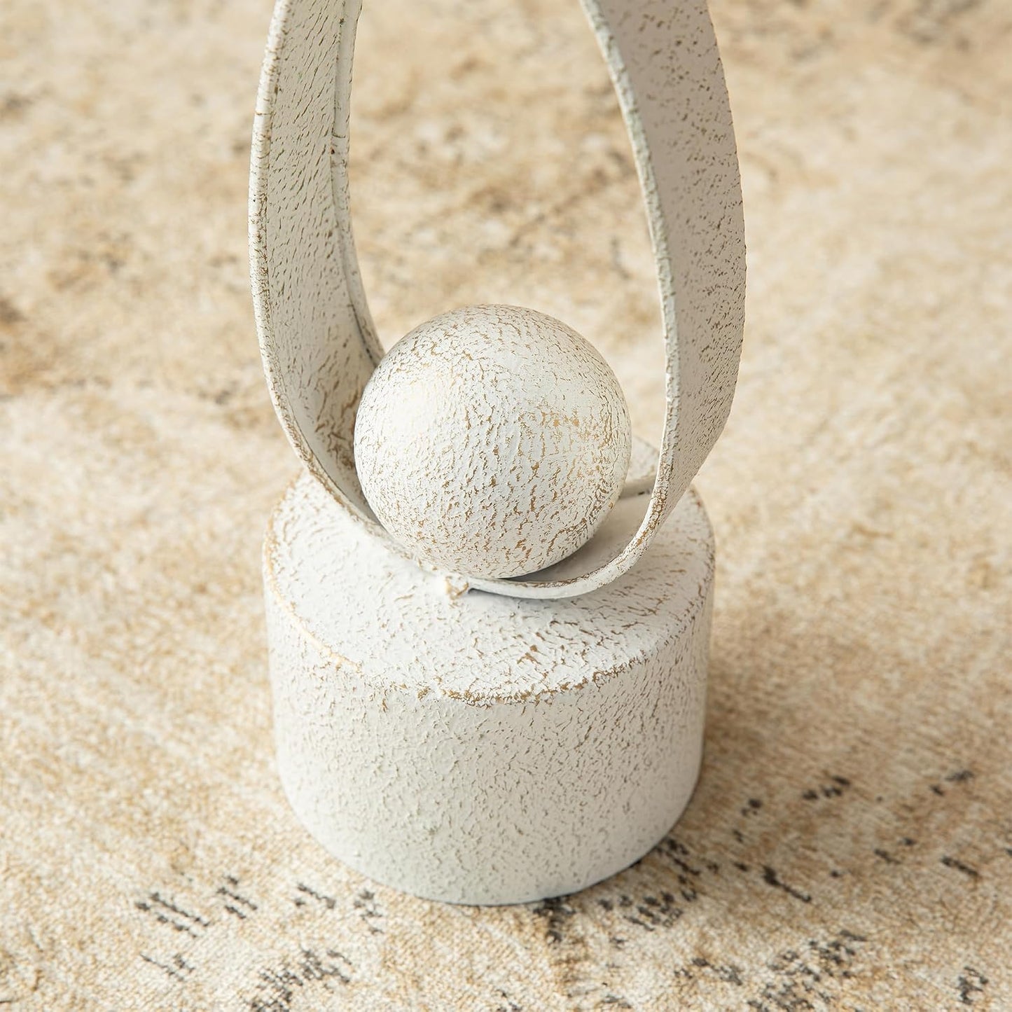 Accent Figurine / Metal Table Centerpieces / White