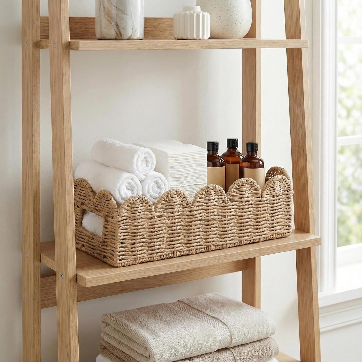 Scalloped Wicker Tray / Khaki / Natural