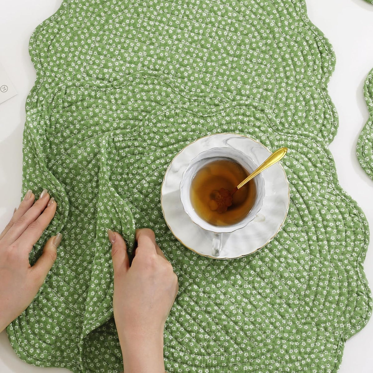 HOMBYS Quilted Placemats Set of 4 Washable Round Placemats for Kitchen Table-100% Cotton Fabric Round Table Mats