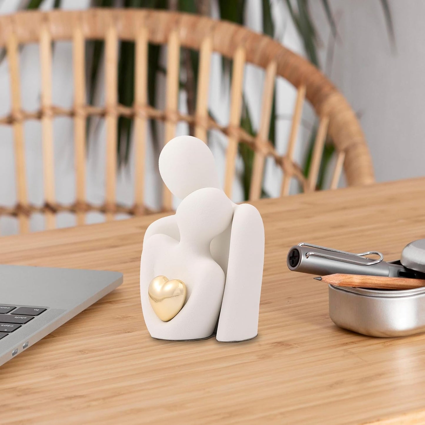 Hugging Love Sculpture Ceramic Home Decor / White / 4.72IN