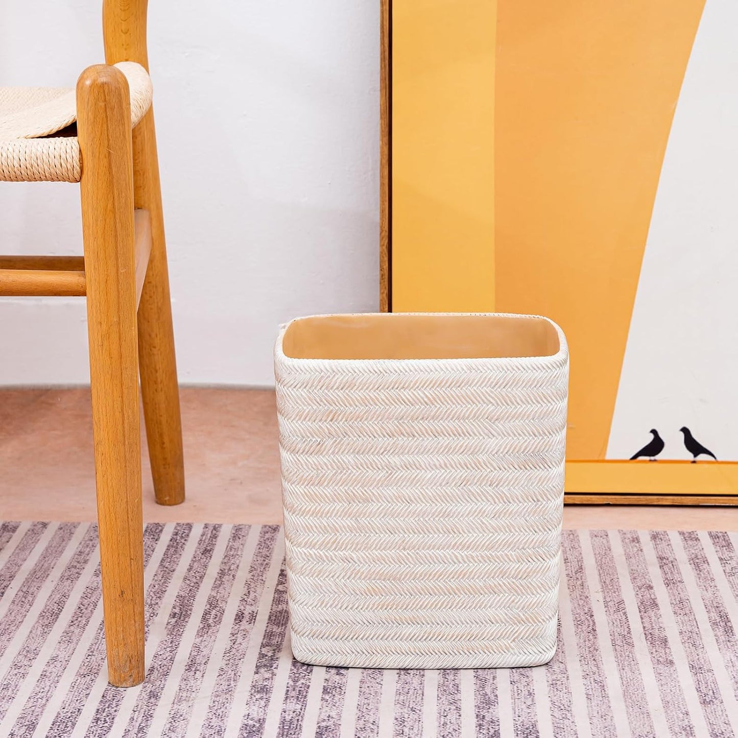 Resin Hand-Carved / Wicker White