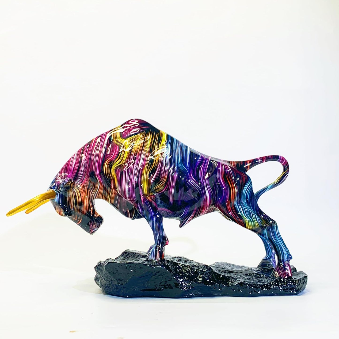 Abstract Fluid Art Bull Statue / Line