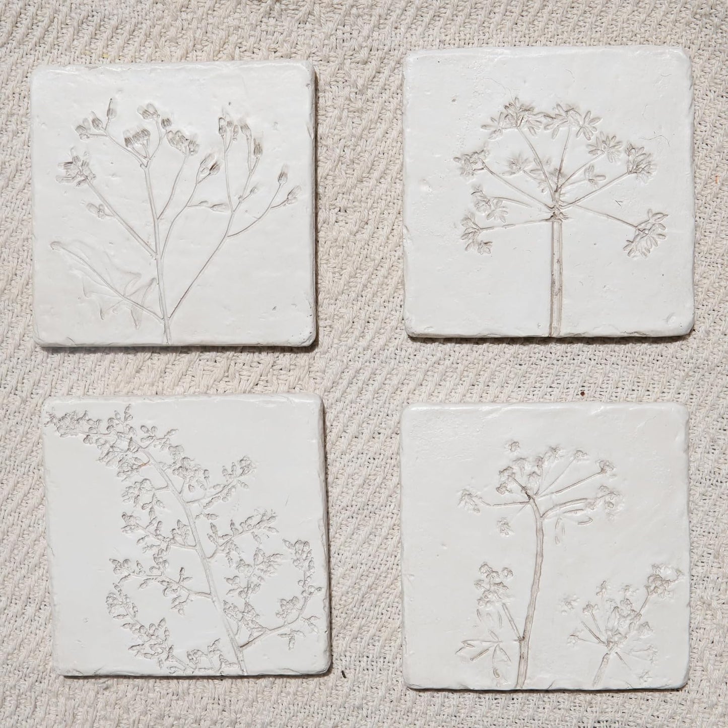 Vintage Engraved Flower Design / White / Set of 4