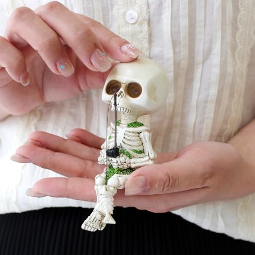 Fishing Skeleton Statue - Mini Skull Figurines Halloween Shelf Sitter Statue, Resin Skull Fisher Sculpture for Aquarium and Garden Pond Edge Ornament Fish Tank Halloween Decorations