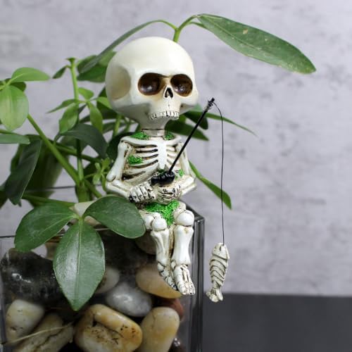 Fishing Skeleton Statue - Mini Skull Figurines Halloween Shelf Sitter Statue, Resin Skull Fisher Sculpture for Aquarium and Garden Pond Edge Ornament Fish Tank Halloween Decorations