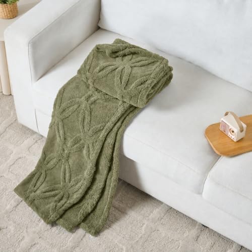 Green Throw Blanket - Soft & Fluffy Fleece, Cute & Aesthetic, Perfect for Sofa, Couch, Chair, Bed, Living Room &