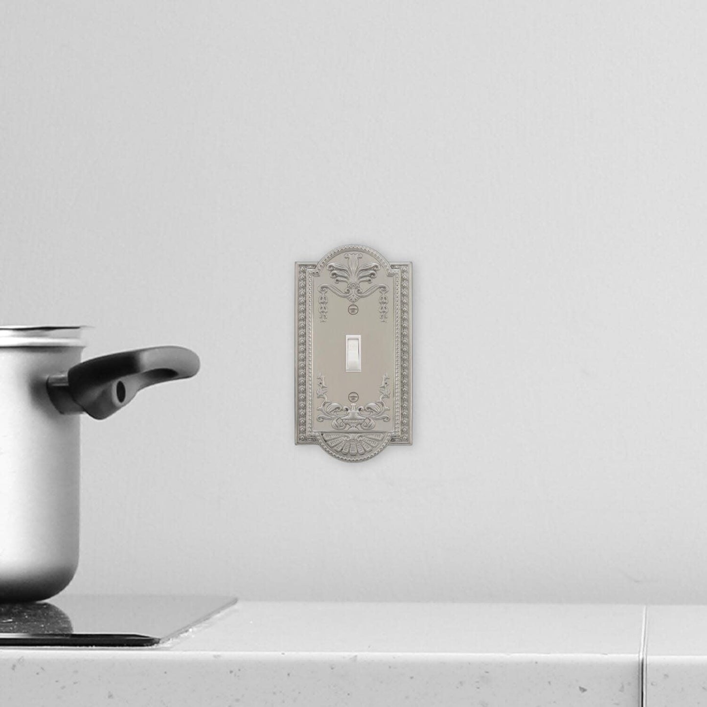 Nostalgic Warehouse Meadows Switch Plate with Single Toggle in Polished Brass