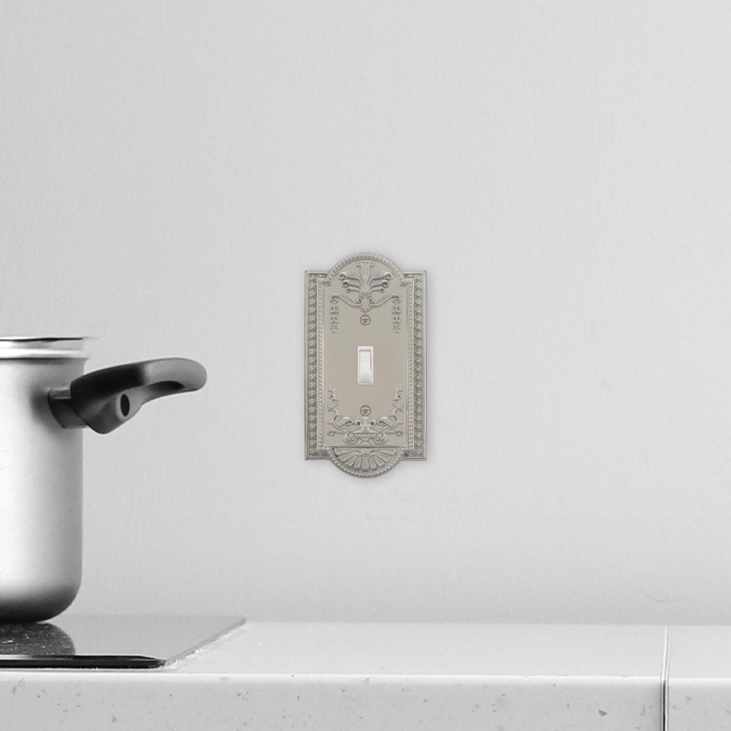 Nostalgic Warehouse Meadows Switch Plate with Single Toggle in Polished Brass