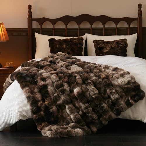 BENVWE Fluffy Faux Fur Throw Blanket for Couch, Soft Plush Thick Cozy Fuzzy Luxury Minky Bubble Blanket for Home Living