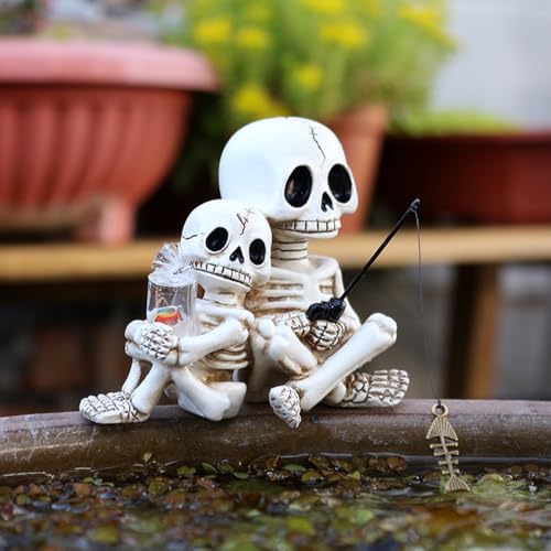 Fishing Skeleton Couple Statue Halloween Decorations, 3.54 Inch Funny Sitting Skull Figurine Shelf Sitter Resin Sculpture for Outdoor Garden Yard Lawn Pond Waterfalls Pool Ornaments