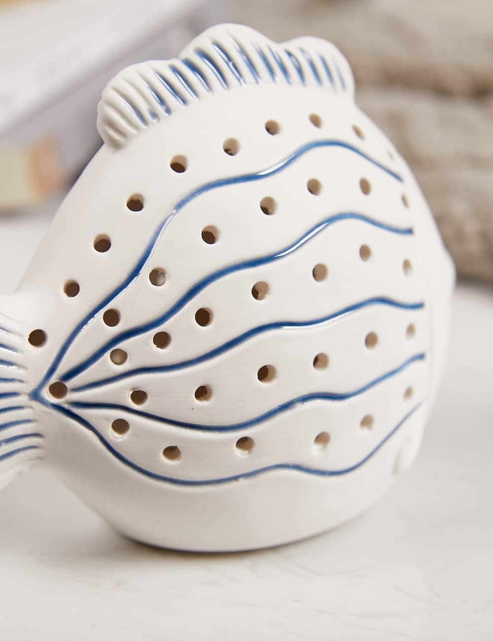 Fish Statue Figurine LED Ocean Decor Modern Sculpture Home Gift / Stripe / 5.5 Inch