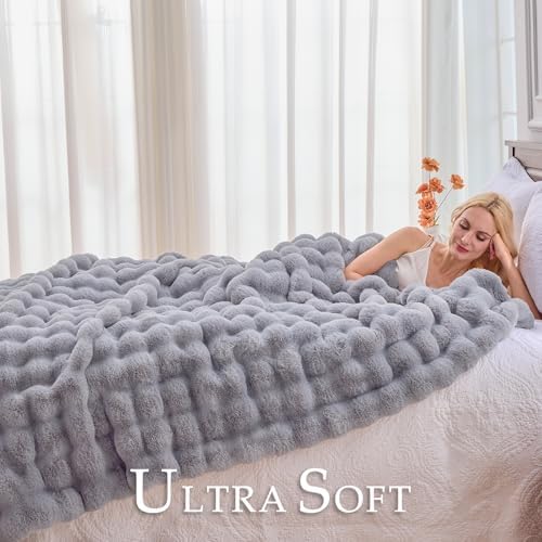 BENVWE Fluffy Faux Fur Throw Blanket for Couch, Soft Plush Thick Cozy Fuzzy Luxury Minky Bubble Blanket for Home Living