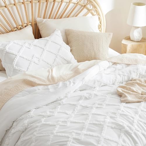 Bedsure Boho Comforter Set Queen - White Tufted Queen Size Comforter, 3 Pieces Farmhouse-Style Embroidery Bed Set, Soft