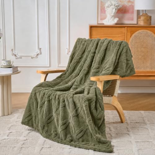 Green Throw Blanket - Soft & Fluffy Fleece, Cute & Aesthetic, Perfect for Sofa, Couch, Chair, Bed, Living Room &