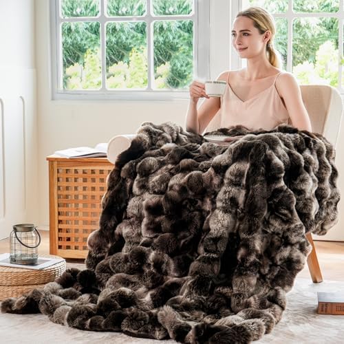 BENVWE Fluffy Faux Fur Throw Blanket for Couch, Soft Plush Thick Cozy Fuzzy Luxury Minky Bubble Blanket for Home Living