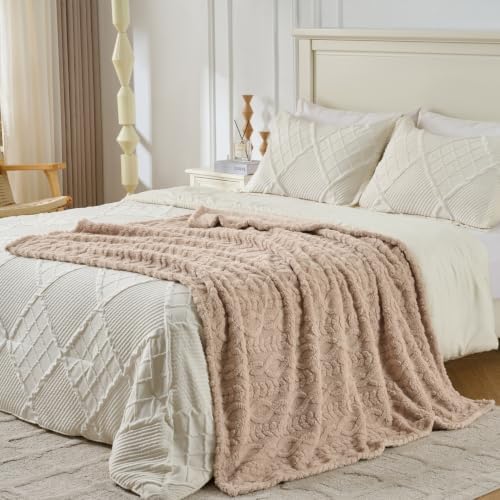 Brown Throw Blanket - Soft & Fluffy Fleece, Cute & Aesthetic, Perfect for Sofa, Couch, Chair, Bed, Living Room &