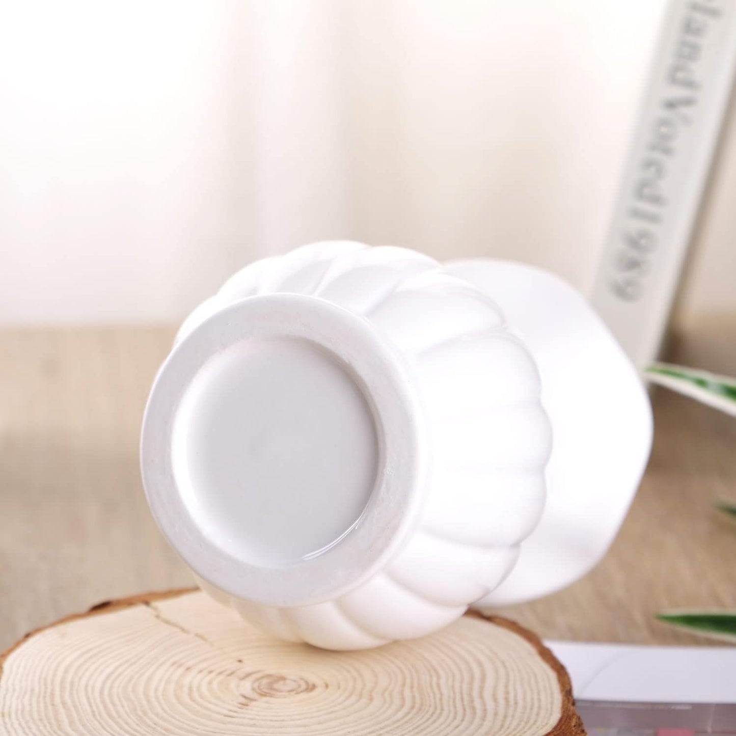 Modern Ribbed Design Small Ceramic Decorative Tabletop Centerpiece Vase / Asian / White / 6 Inch