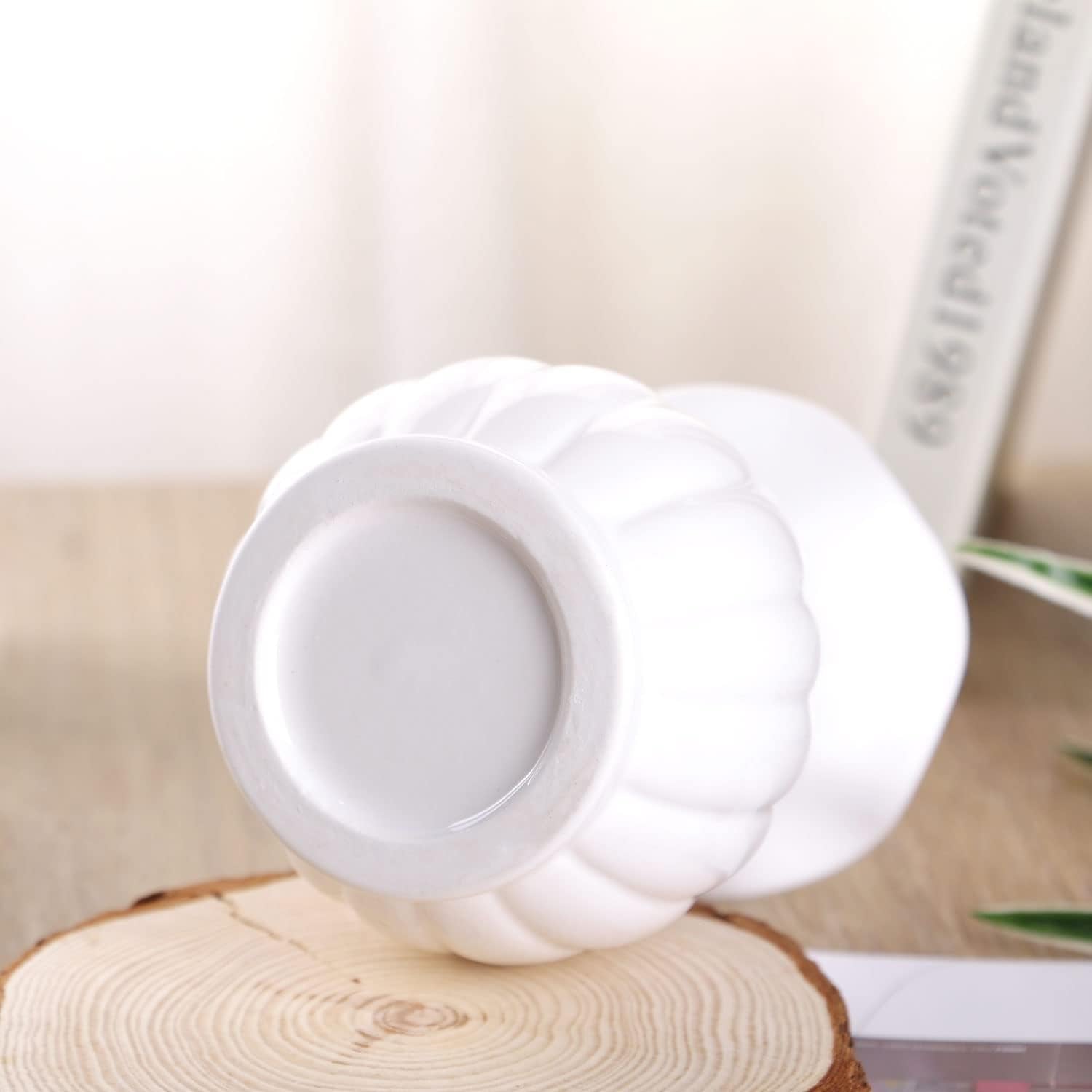 Modern Ribbed Design Small Ceramic Decorative Tabletop Centerpiece Vase / Asian / White / 6 Inch