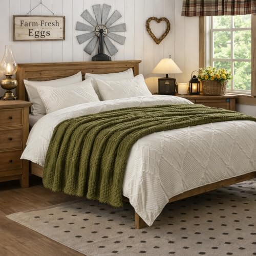 Green Throw Blanket - Soft & Fluffy Fleece, Cute & Aesthetic, Perfect for Sofa, Couch, Chair, Bed, Living Room &