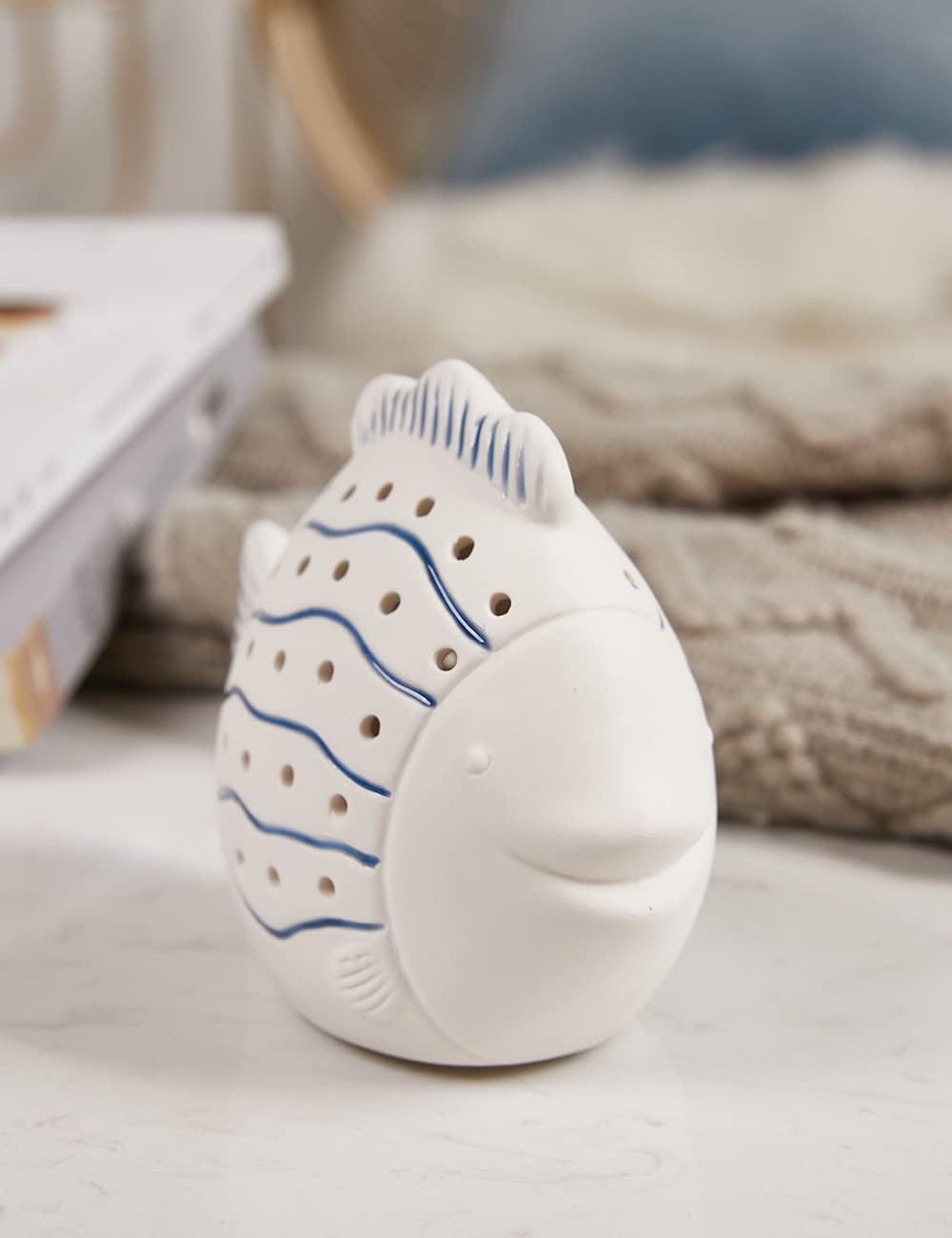 Fish Statue Figurine LED Ocean Decor Modern Sculpture Home Gift / Stripe / 5.5 Inch