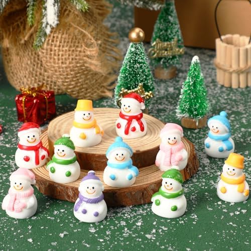JUNEBRUSHS 50 Pcs Mini Resin Snowman, Christmas Snowman Figurines Winter Miniature Snowmen Ornaments for Christmas DIY Craft Fairy Garden Dollhouse Decor