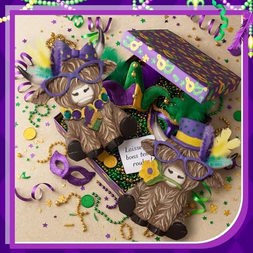 Simgoing 2 Pack Mardi Gras Highland Cow Figurines, Mardi Gras Masks Gnomes Carnival Masquerade Highland Cow Green Gold Purple Table Decor Scottish Resin Statue Calf Gift for Home Garden Kitchen Office