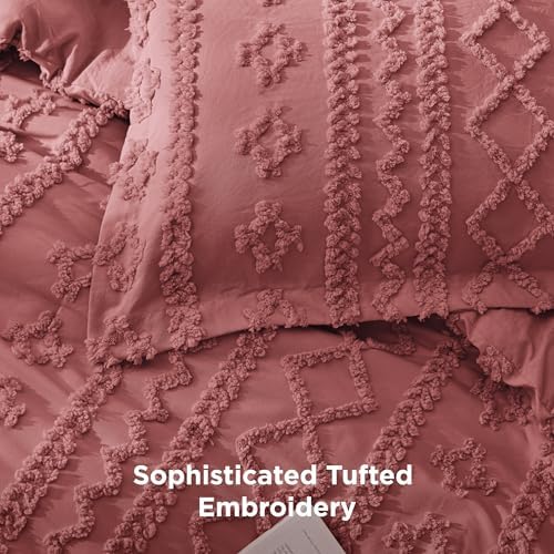 Bedsure Tufted Boho Comforter Set Queen Size - Grayish Pink Boho Bed Set, GentleSoft™ 3 Pieces Farmhouse-Style