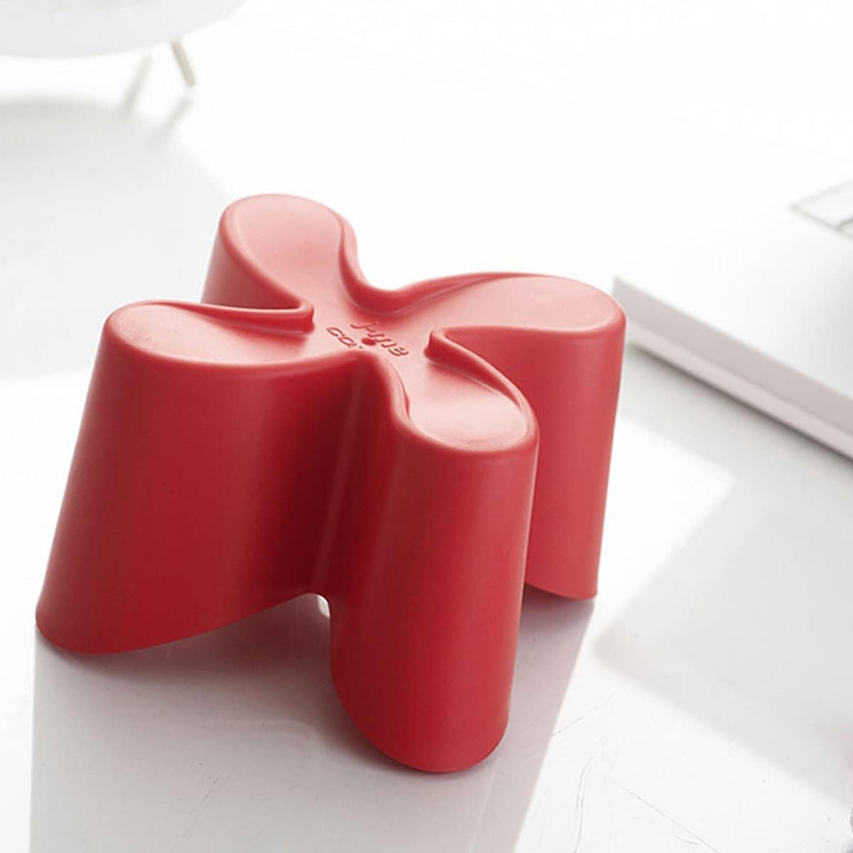 Flower Shape Remote Control Holder / Red