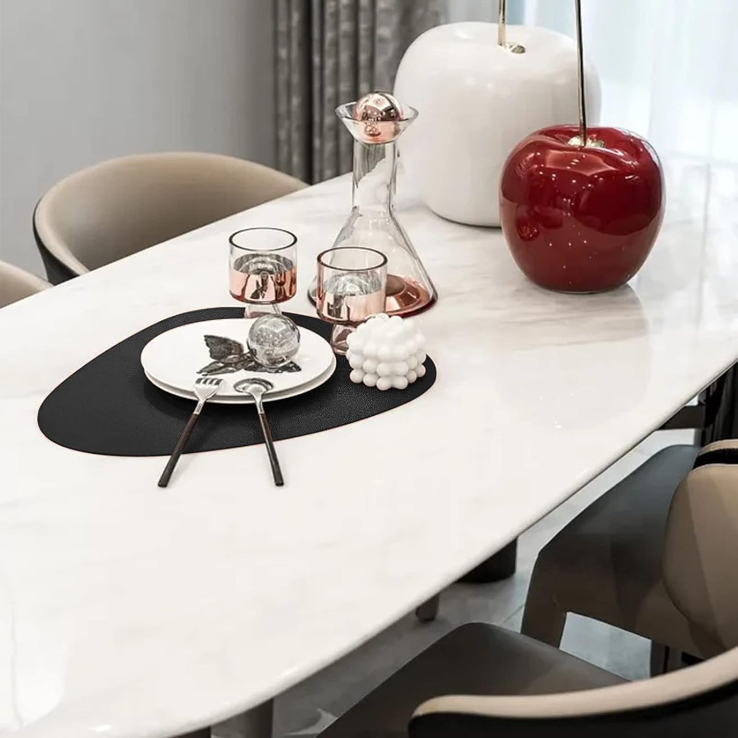 Herda Black Placemats Set of 6 for Dining Table Mats, Faux Leather Place Mats Wipeable Washable Placemats for Round