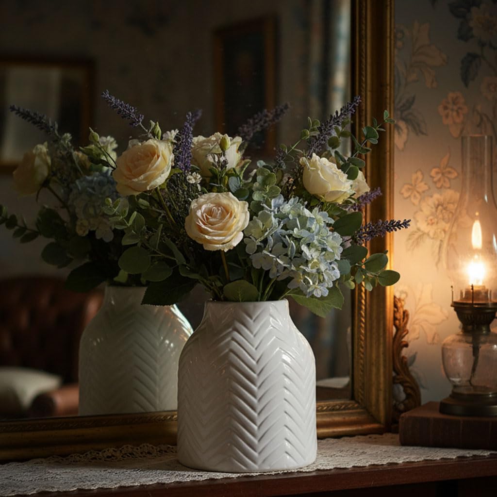 Modern Decorative Vase / 5d'' x 6H / White