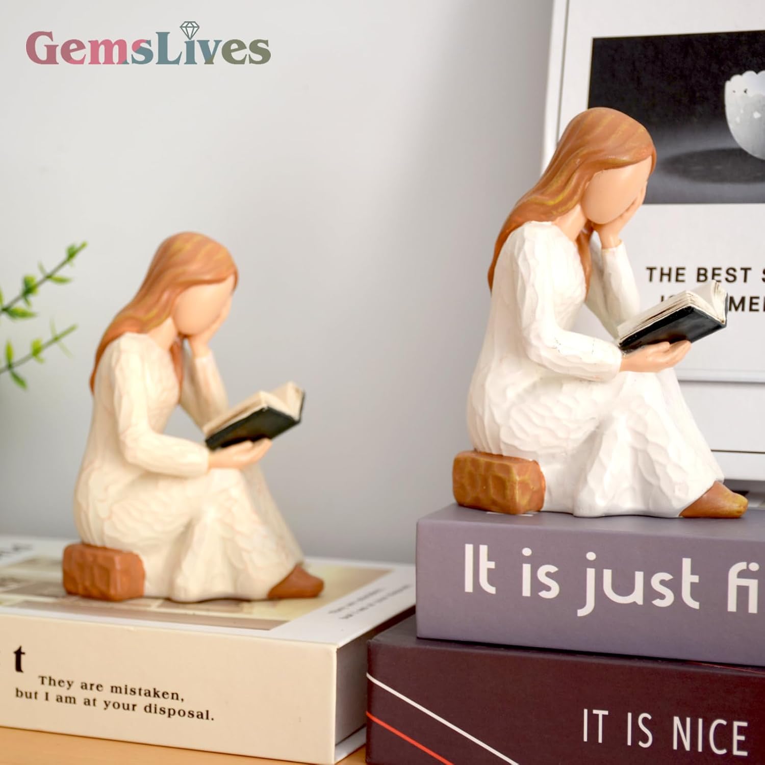 Resin Reading Statue for Readers / Beige