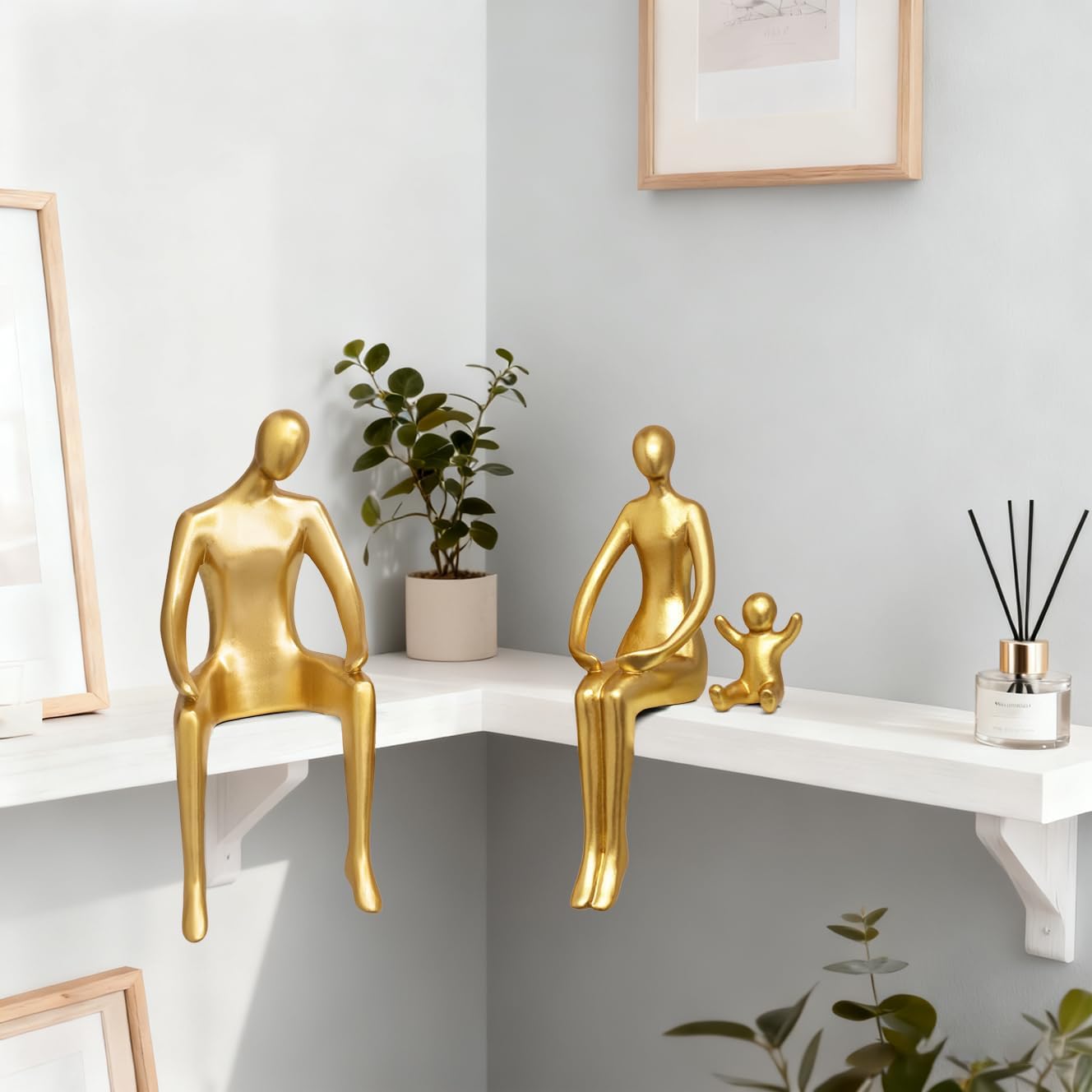 Decor Family Statue Shelf Decor / Gold