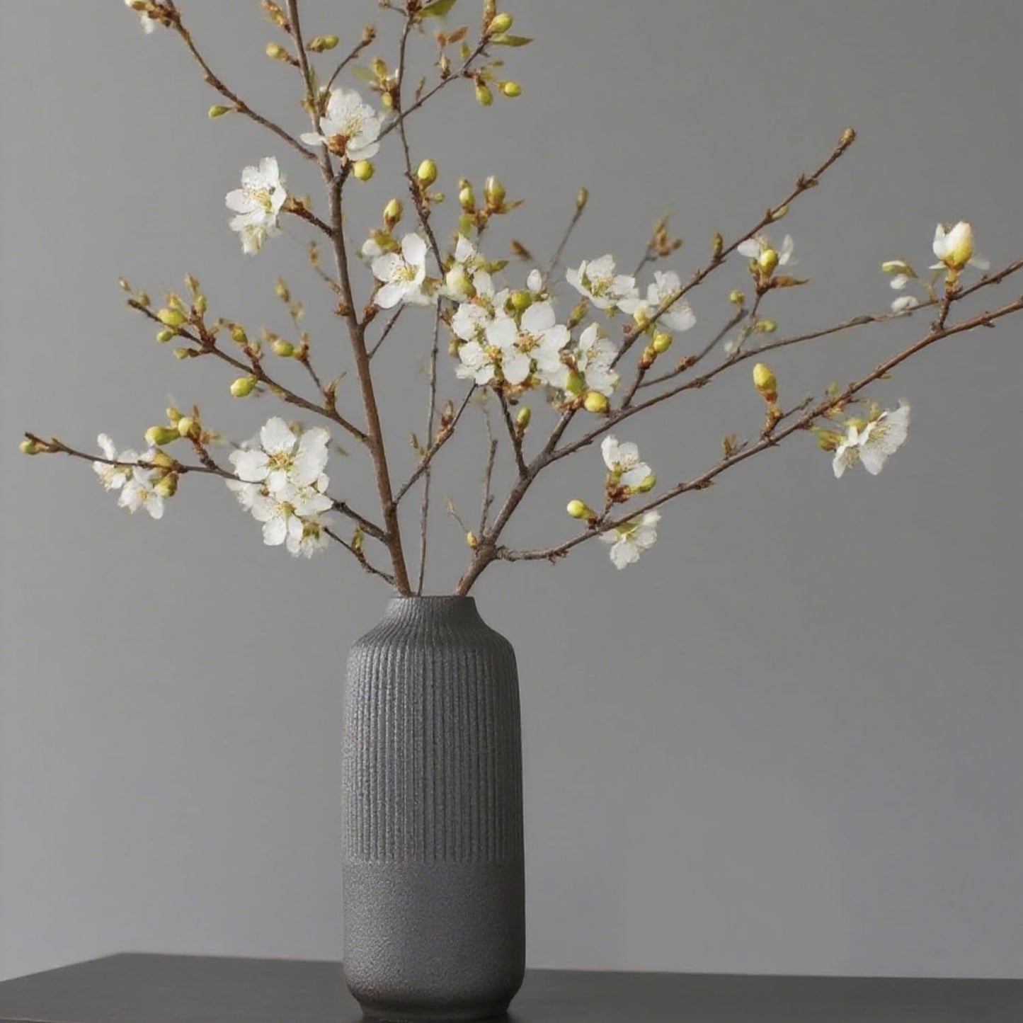 Ceramic Vase for Flowers / Black / Middle / 8 Inch