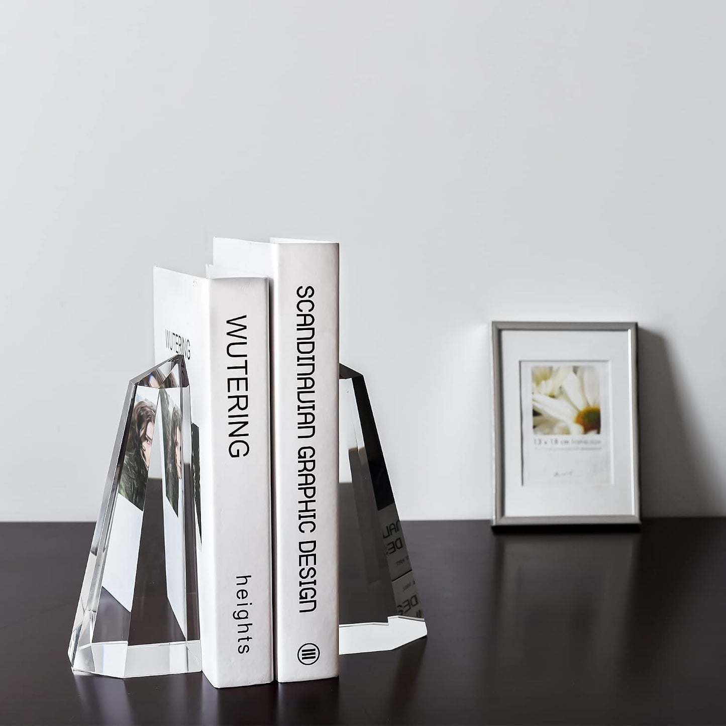 1 Pair of Decorative Tabletop Bookends