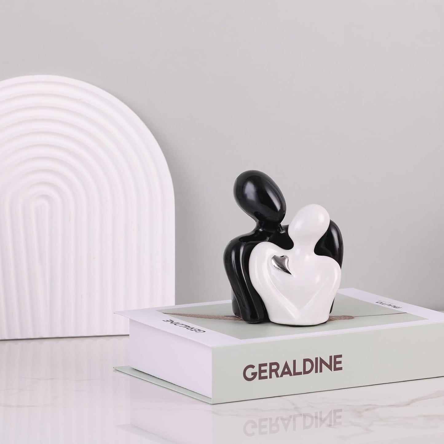 Mini Couple Statue Tv Stand Decor Items / Black and White Sliver Heart