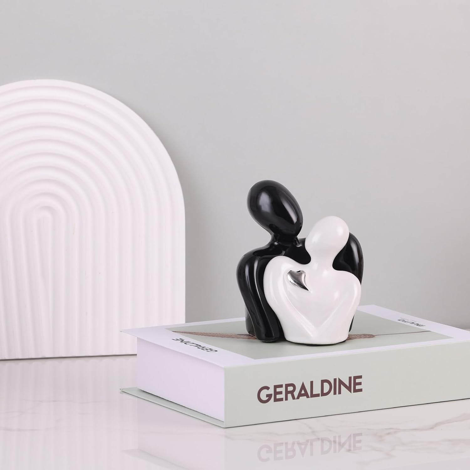 Mini Couple Statue Tv Stand Decor Items / Black and White Sliver Heart
