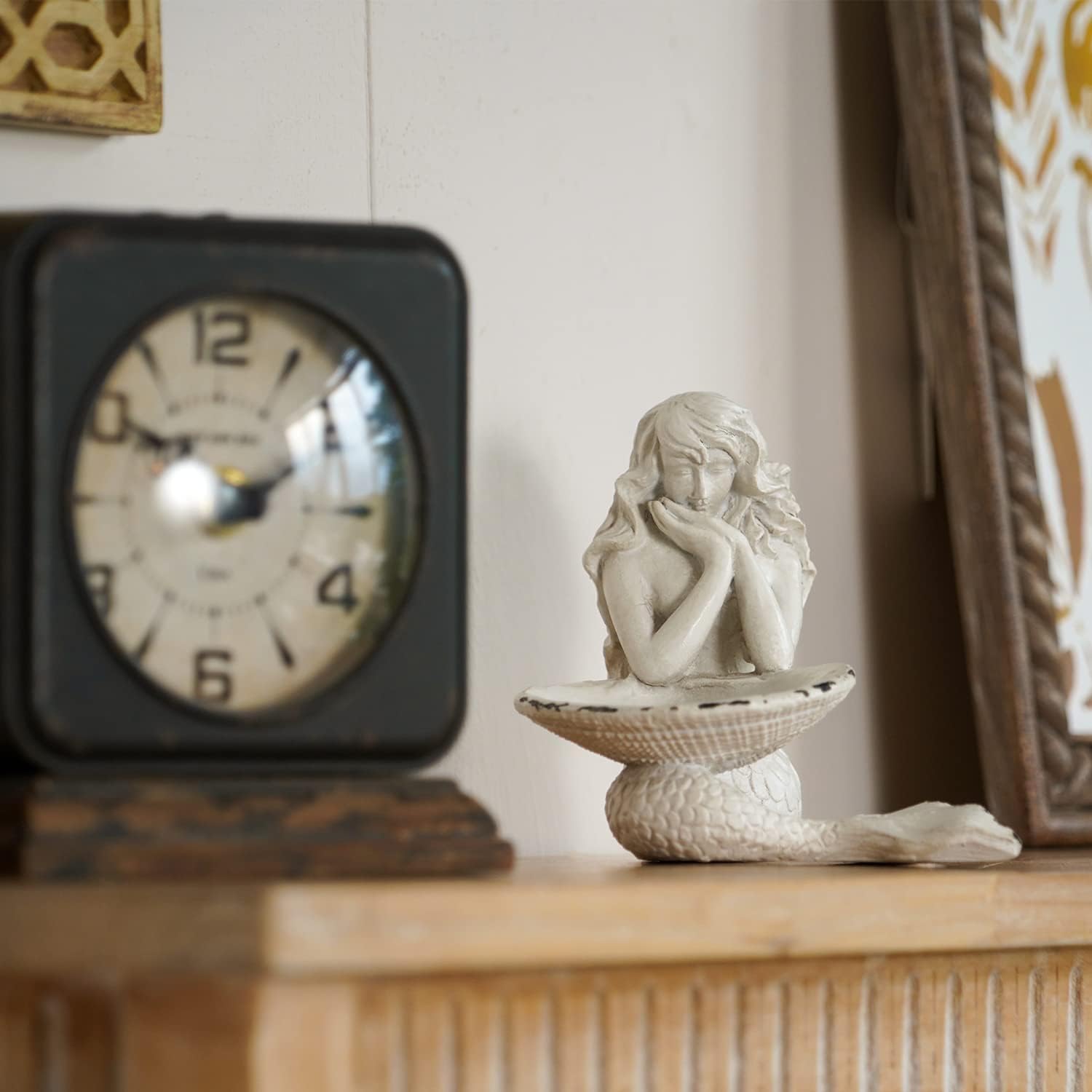 Vintage Small Figurine Ring Holder / White