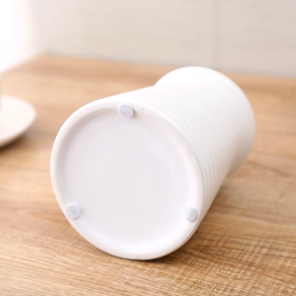 Modern Ribbed Design Small Ceramic Decorative Tabletop Centerpiece Vase/Flower / White / 5.7 Inch