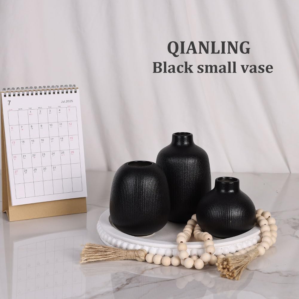 Ceramic Vase / Modern Ribbed Vases / Black / Set of 3